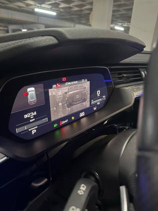 AUDI E-TRON ELÉTRICO PERFORMANCE BLACK QUATTRO